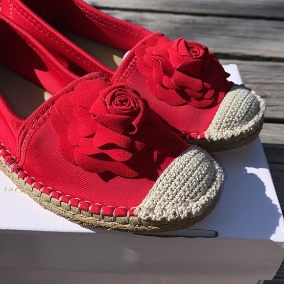 Taryn Rose espadrilles Quincy Shiny Scuba Sangria red  NEW in box 6 - Picture 3 of 10